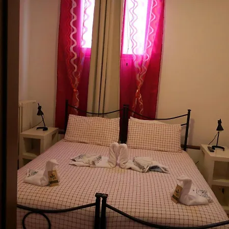 Manito Oda ve Kahvaltı Lavena Ponte Tresa